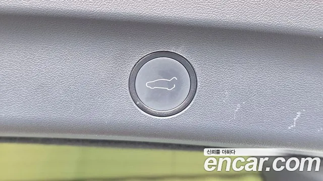 Tesla Model Y — Фото автомобиля 29