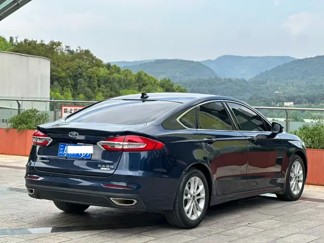 Ford Mondeo — Фото автомобиля 9
