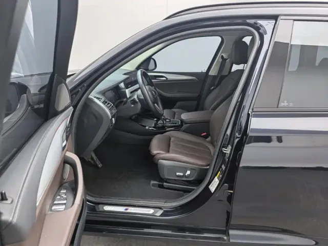 BMW iX3 — Фото автомобиля 9