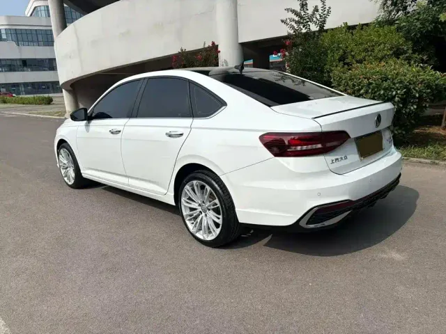 Volkswagen Lavida — Фото автомобиля 9