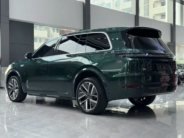 Li Auto L9 — Фото автомобиля 11