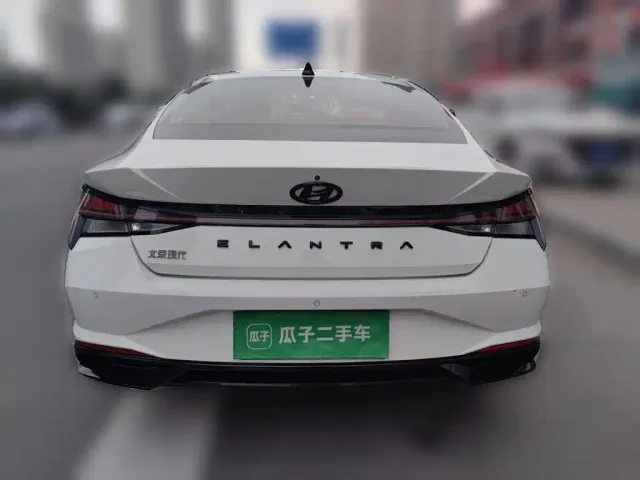 Hyundai Elantra — Фото автомобиля 3
