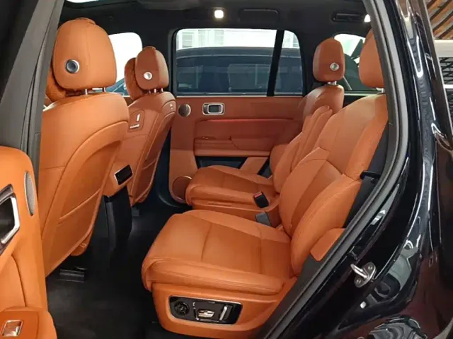 Li Auto L8 — Фото автомобиля 16