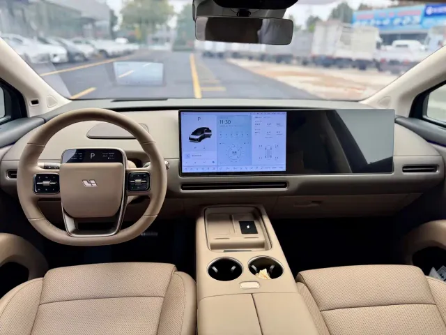 Li Auto i8 — Фото автомобиля 7