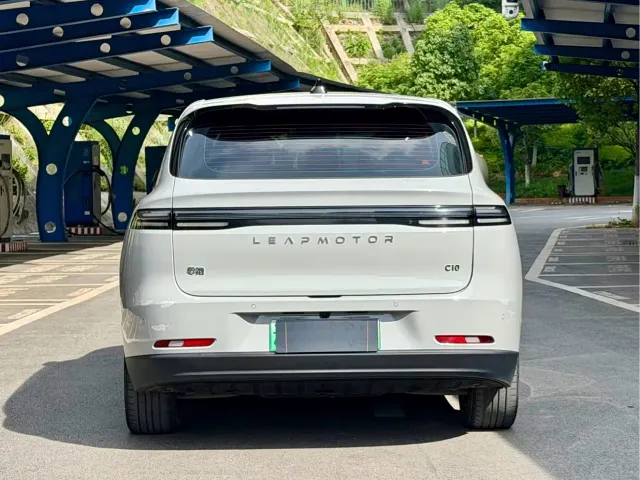 Leapmotor C10 — Фото автомобиля 12