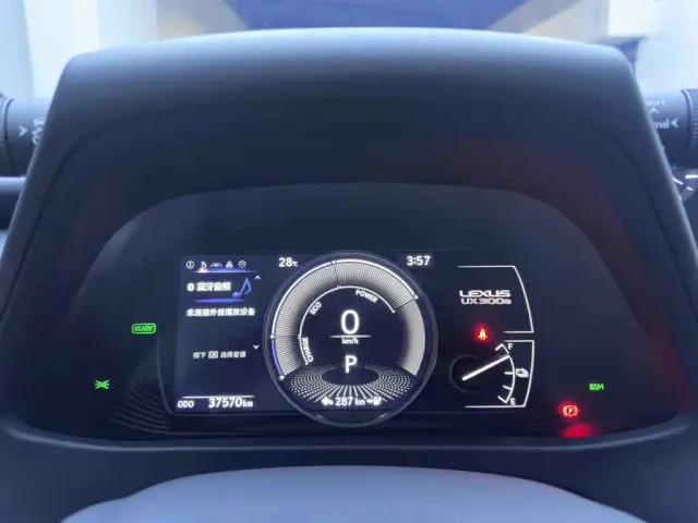 Lexus UX — Фото автомобиля 12