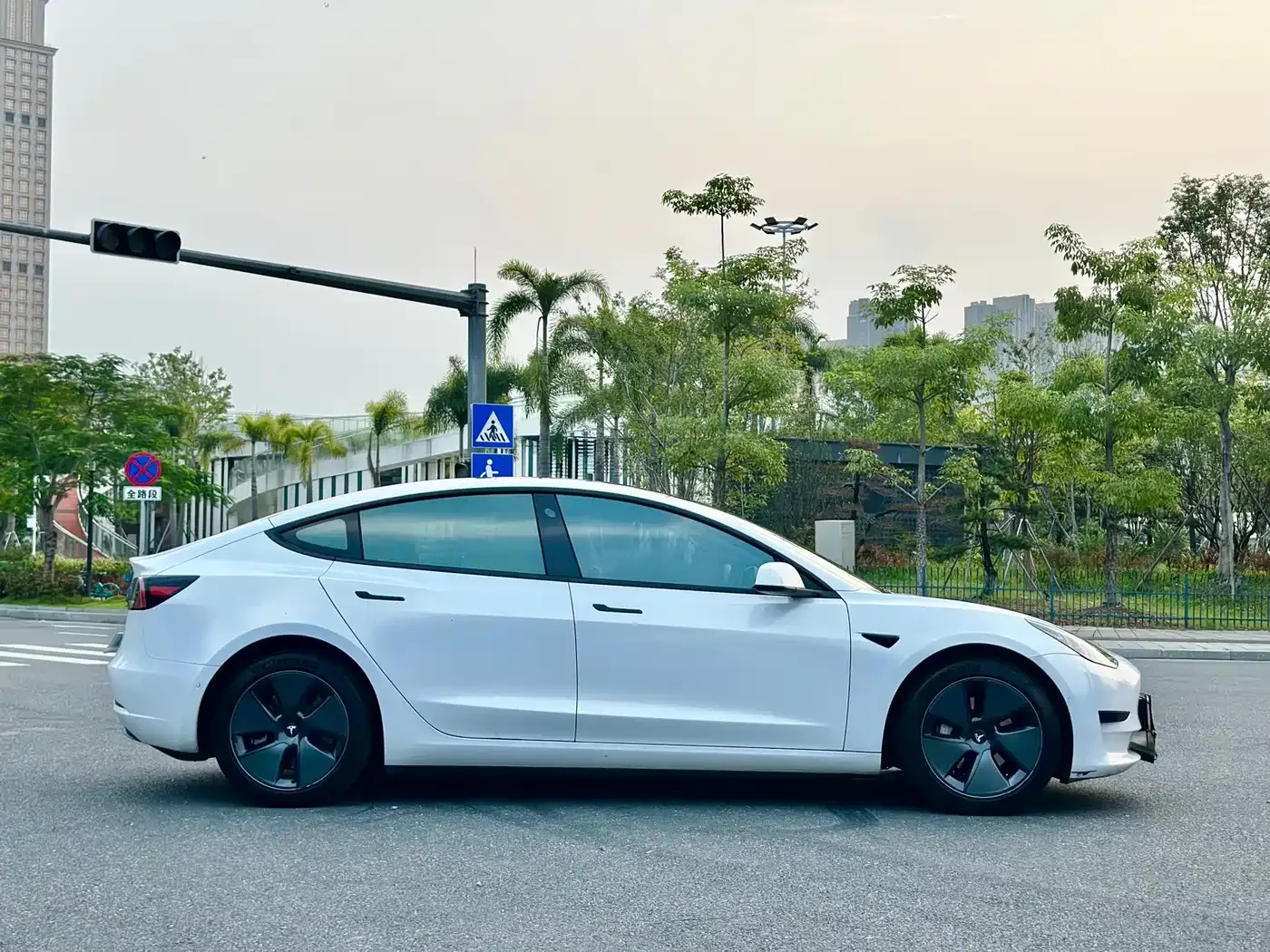 Tesla Model 3 2021 Facelift Standard Range RWD Upgrade 3D1 — Фото автомобиля 6
