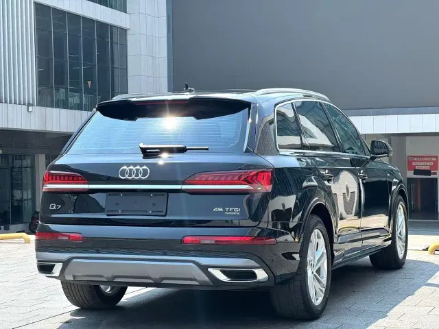 Audi Q7 — Фото автомобиля 7