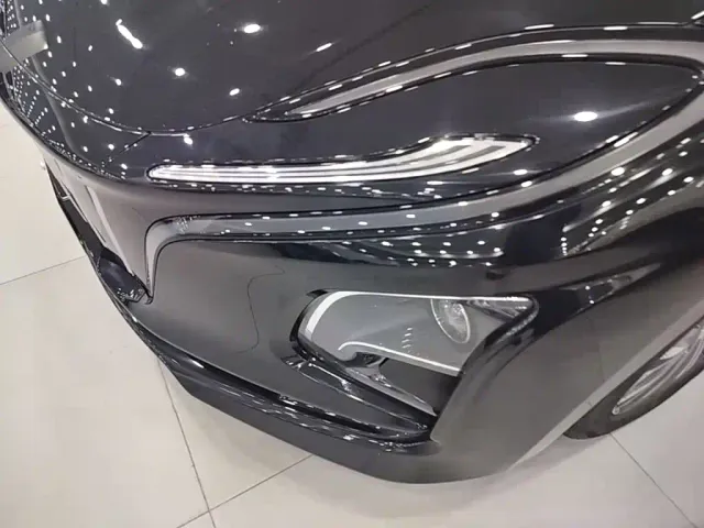 Hongqi E-QM5 — Фото автомобиля 17
