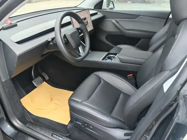 Tesla Model Y — Фото автомобиля 4