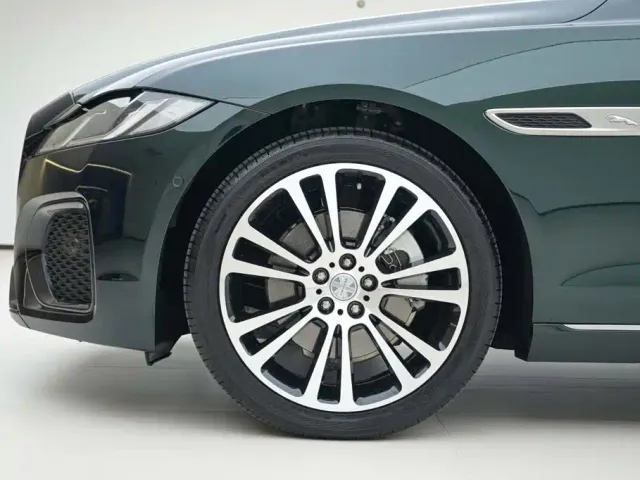 Jaguar XFL — Фото автомобиля 15