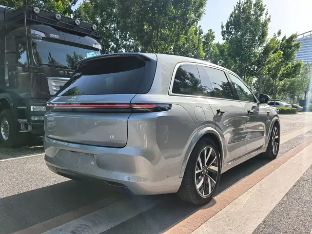 Li Auto L8 — Фото автомобиля 7