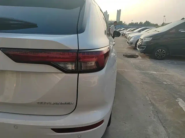Mitsubishi Outlander — Фото автомобиля 7