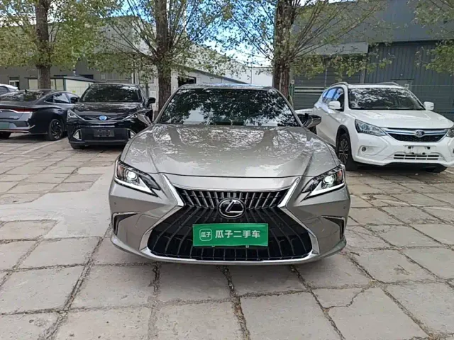 Lexus ES — Фото автомобиля 2