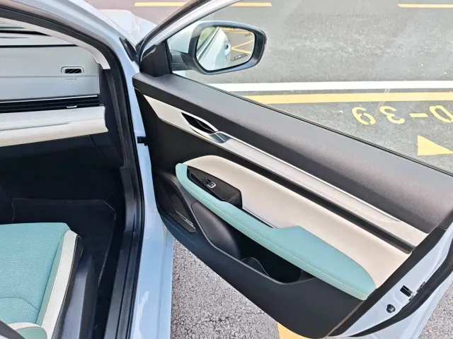 Geely Emgrand L — Фото автомобиля 16