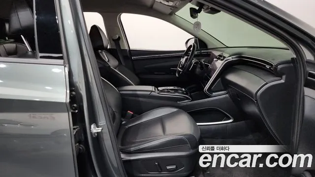 Hyundai Tucson Tucson (NX4) Дизель 2.0 2WD — Фото автомобиля 24