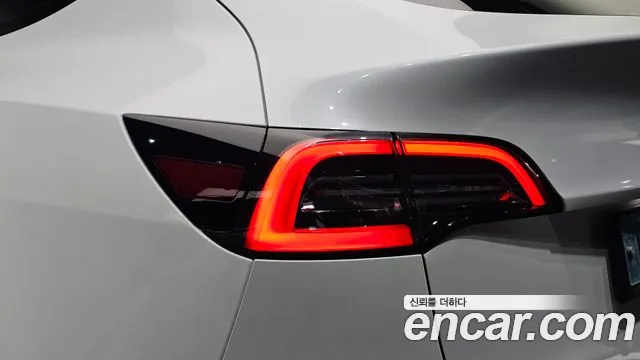 Tesla Model Y — Фото автомобиля 20