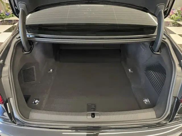 Audi A8 — Фото автомобиля 28