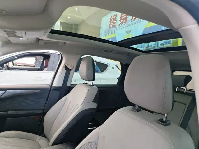 Ford Escape — Фото автомобиля 14