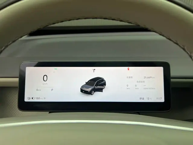 Leapmotor B10 — Фото автомобиля 5