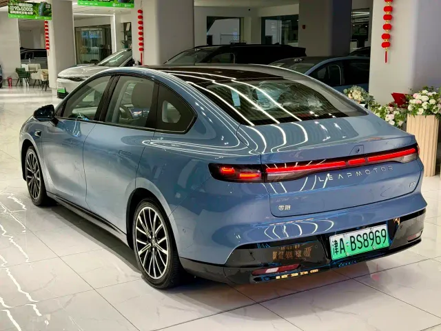 Leapmotor B01 — Фото автомобиля 16