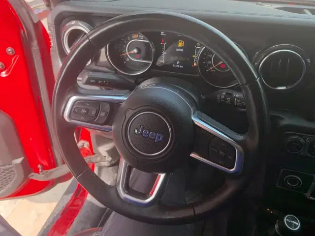 Jeep Wrangler — Фото автомобиля 15