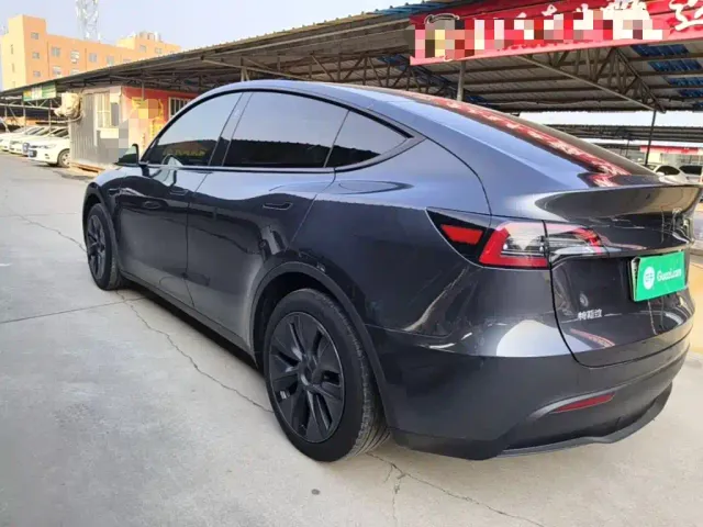Tesla Model Y — Фото автомобиля 4