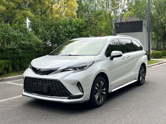 Фотография автомобиля — Toyota Granvia