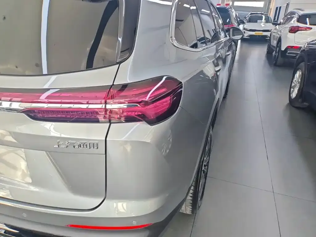 Buick Envision Plus 2025 Enclave Plus 28T 2WD Platinum Edition — Фото автомобиля 7