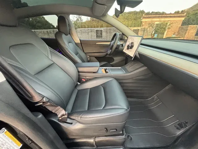 Tesla Model Y — Фото автомобиля 15