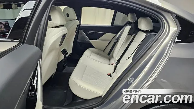 BMW 5 Series G60 — Фото автомобиля 17