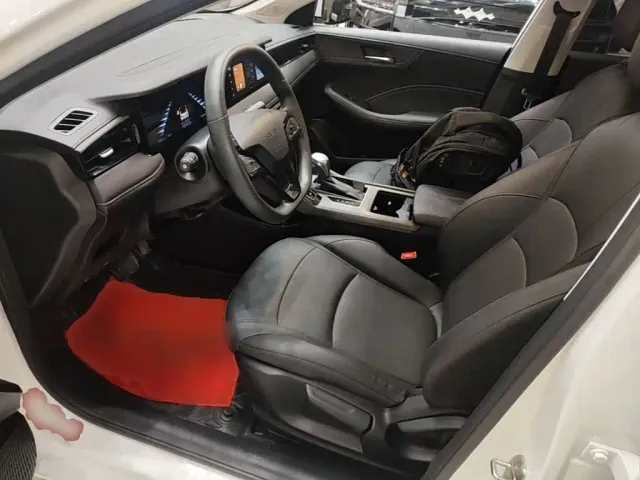 Roewe i5 — Фото автомобиля 15