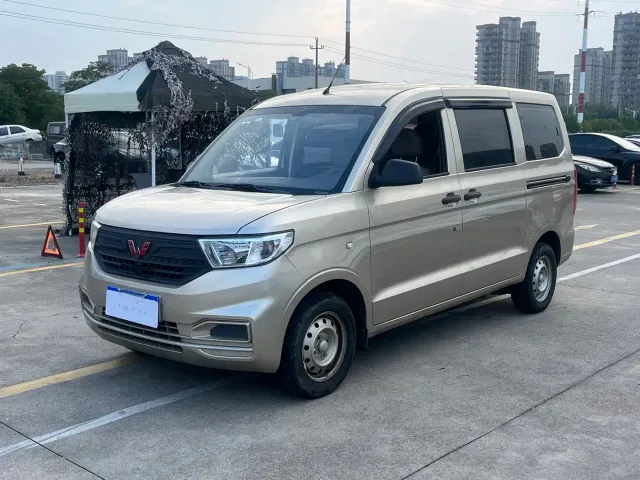 Фотография автомобиля — Wuling Hongguang V