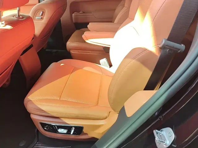 Li Auto L8 — Фото автомобиля 16