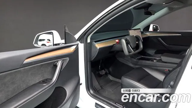 Tesla Model Y — Фото автомобиля 15