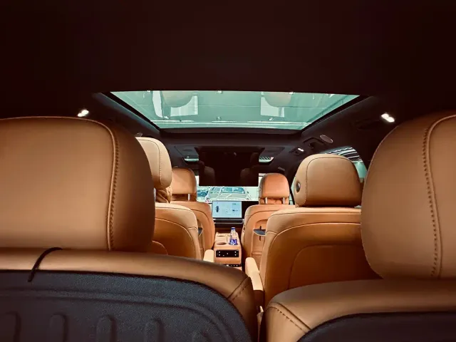 Li Auto i8 — Фото автомобиля 20