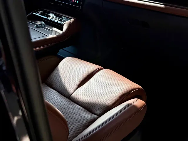 Lincoln Navigator — Фото автомобиля 20