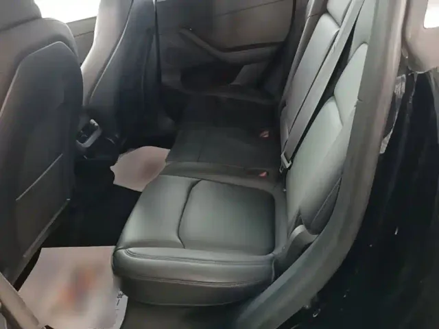 Tesla Model Y — Фото автомобиля 16