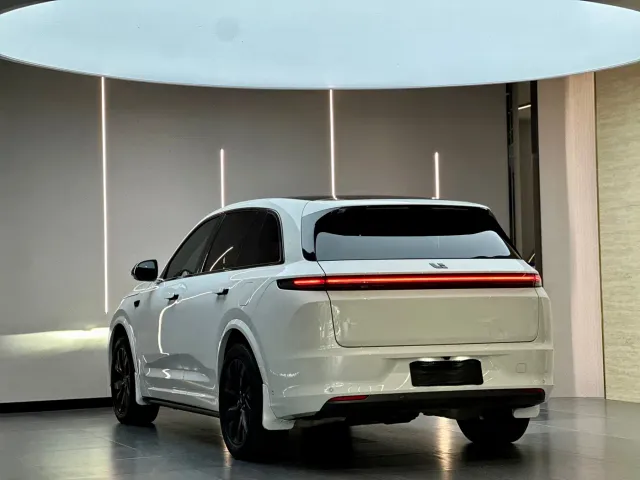 Li Auto L7 — Фото автомобиля 10