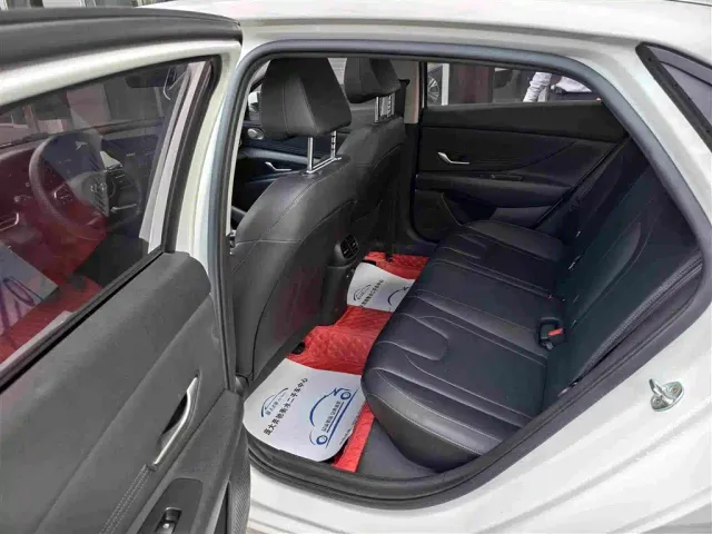 Hyundai Elantra — Фото автомобиля 14