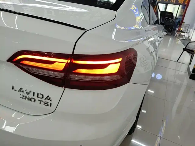 Volkswagen Lavida — Фото автомобиля 7