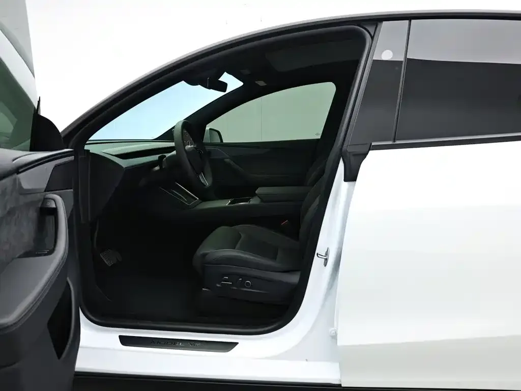 Tesla Model Y L 2025 Facelift Long Range AWD — Фото автомобиля 10