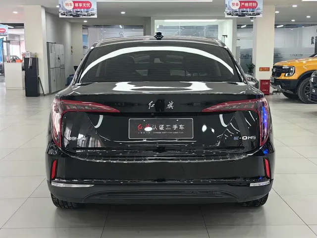 Hongqi E-QM5 — Фото автомобиля 10
