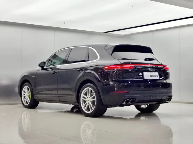 Porsche Cayenne — Фото автомобиля 5