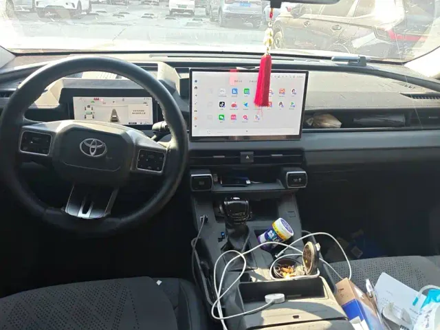Toyota RAV4 — Фото автомобиля 12