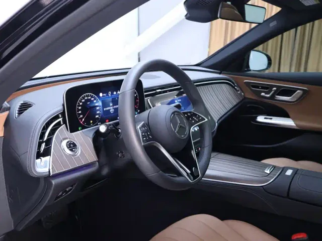 Mercedes-Benz E-Class — Фото автомобиля 11