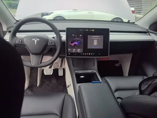 Tesla Model Y — Фото автомобиля 9