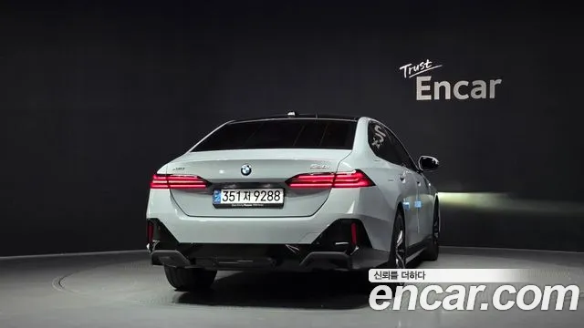 BMW 5-Series 5 серия (G60) 530i xDrive M Sport — Фото автомобиля 4
