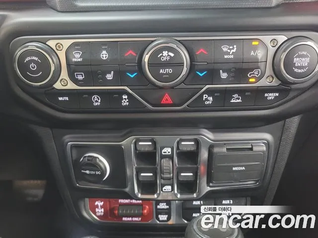 Jeep Wrangler JL — Фото автомобиля 11