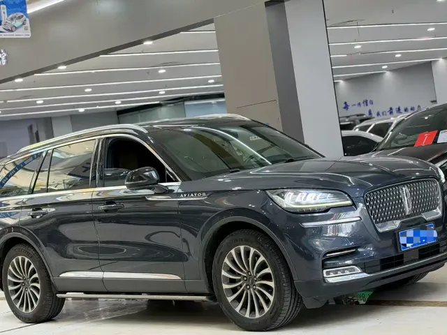Lincoln Aviator — Фото автомобиля 3